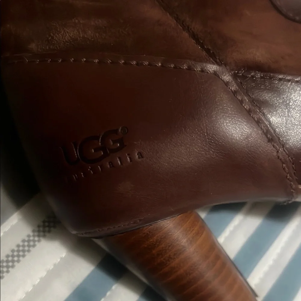 UGG Brown Heeled Boots with Classic Elegance - Picture 5 of 5